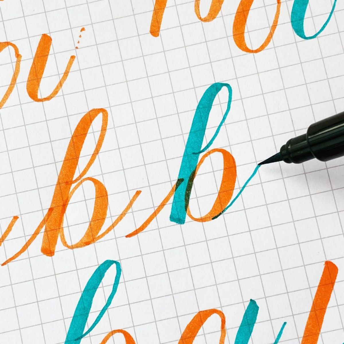 Travel Practice Pad Grid / Cuaderno de Practicas para Lettering Cuadriculado Caligrafía Kelly Creates