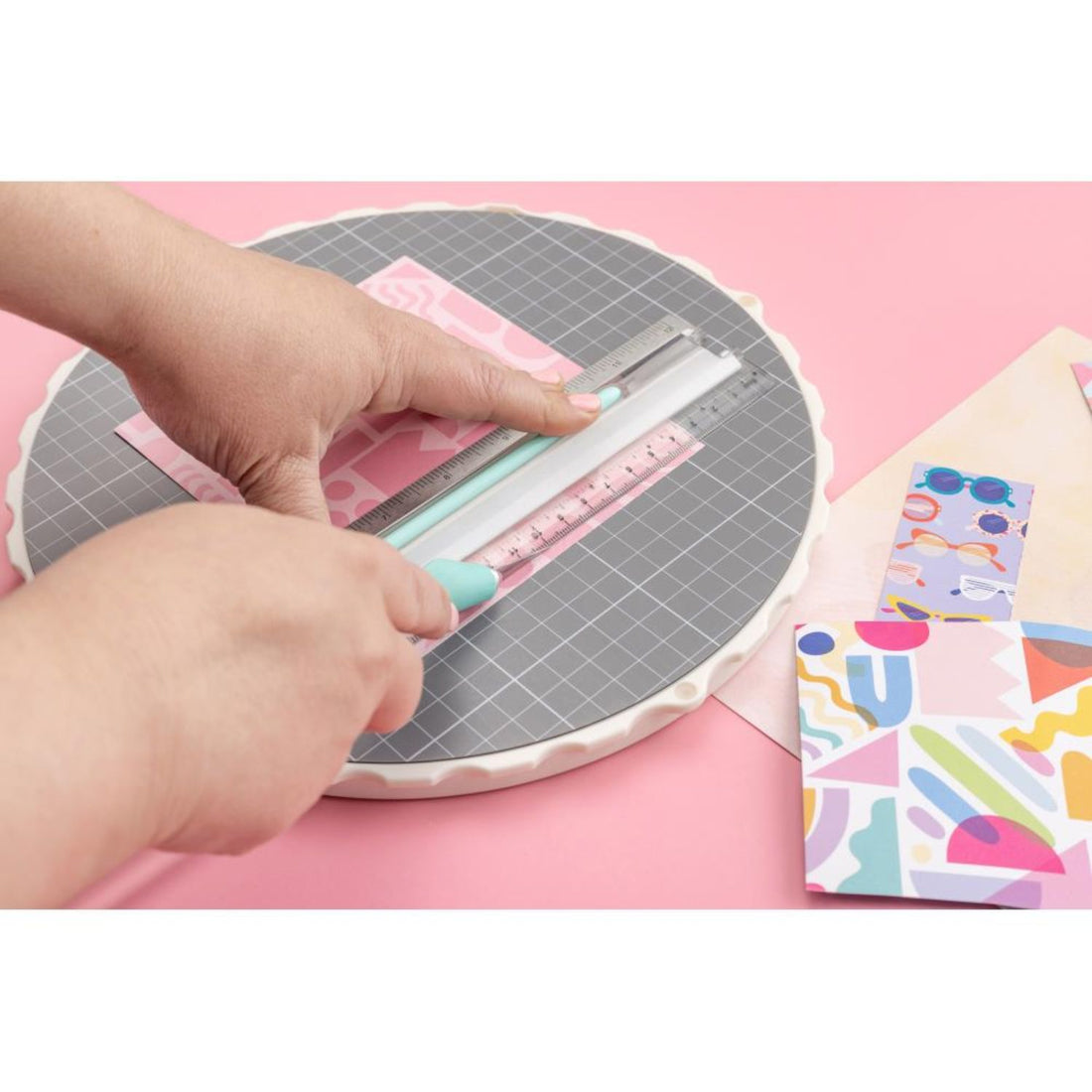 Rotating Platform &amp; Cutting Mat / Plataforma Giratoria y Tapete de Corte Circular Tapetes, Mats We R Memory Keepers