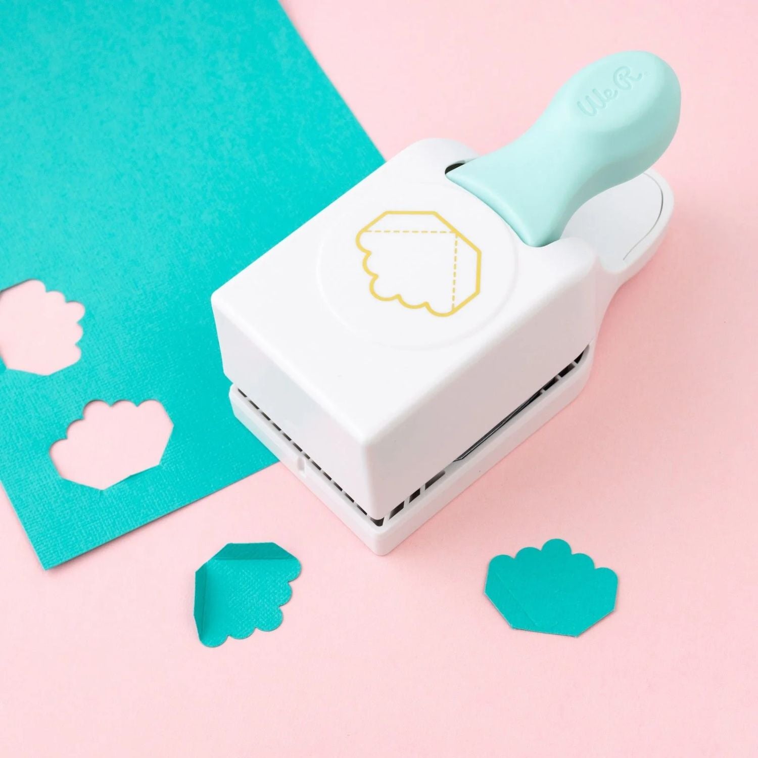 Photo Corner Scallop Punch / Perforadora de Esquinas Escalopados Perforadoras We R Memory Keepers