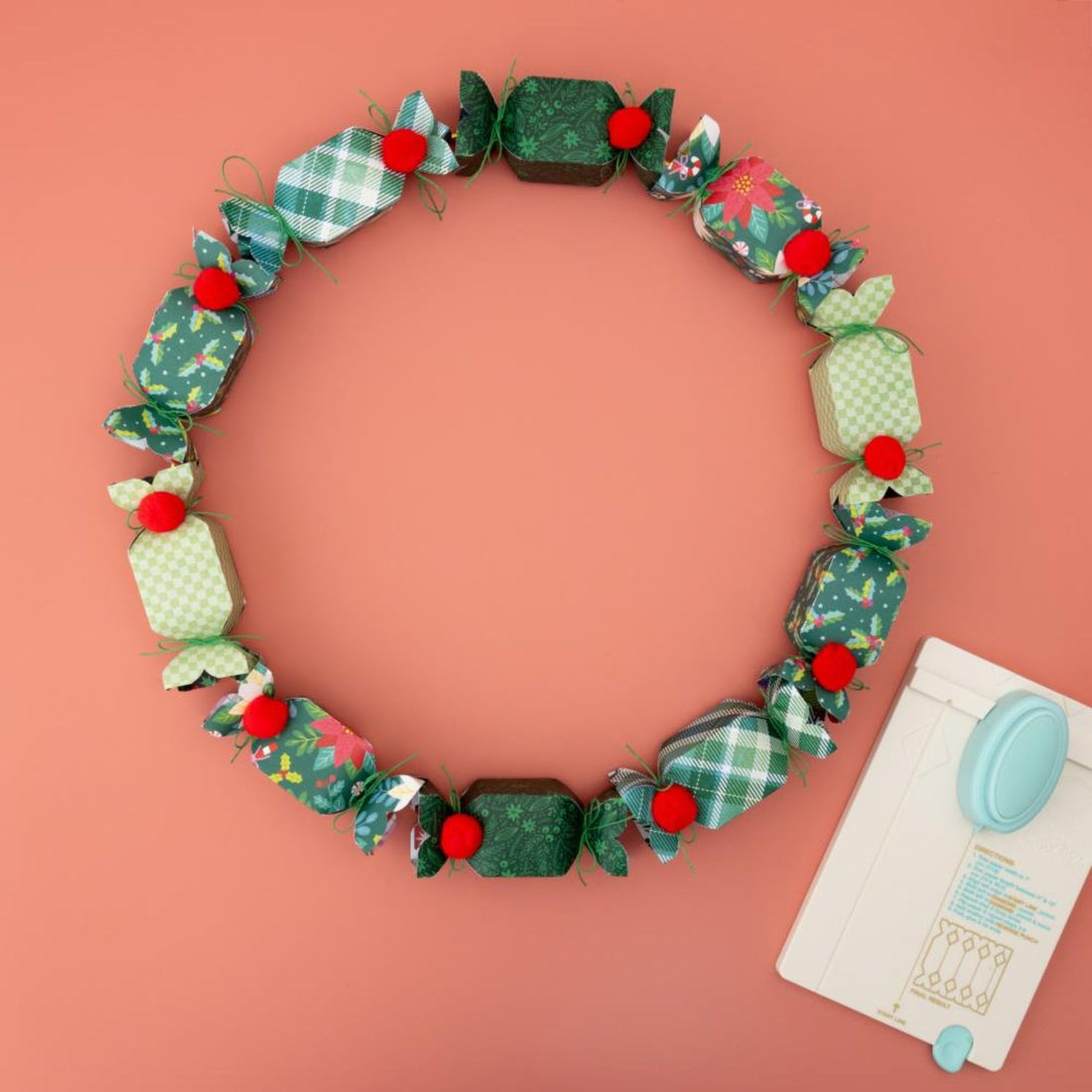 Candy Box Punch Board / Tabla para Crear Cajitas en Forma de Dulce Herramientas We R Memory Keepers