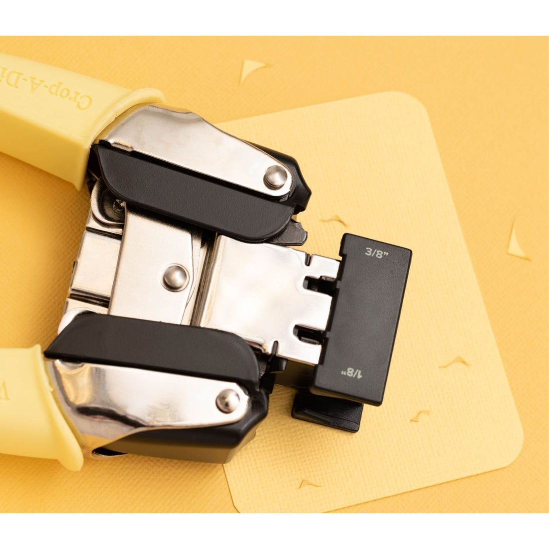 Retro Corner Chomper Rounder Radius / Redondeadora de Esquinas Perforadoras We R Memory Keepers