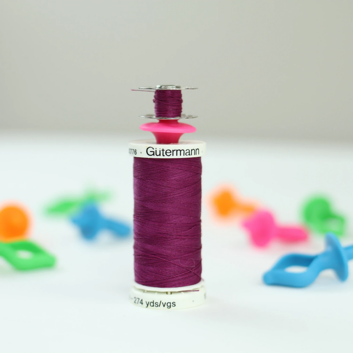 Bobbin Holders / 1 Portabobinas color Aleatorio
