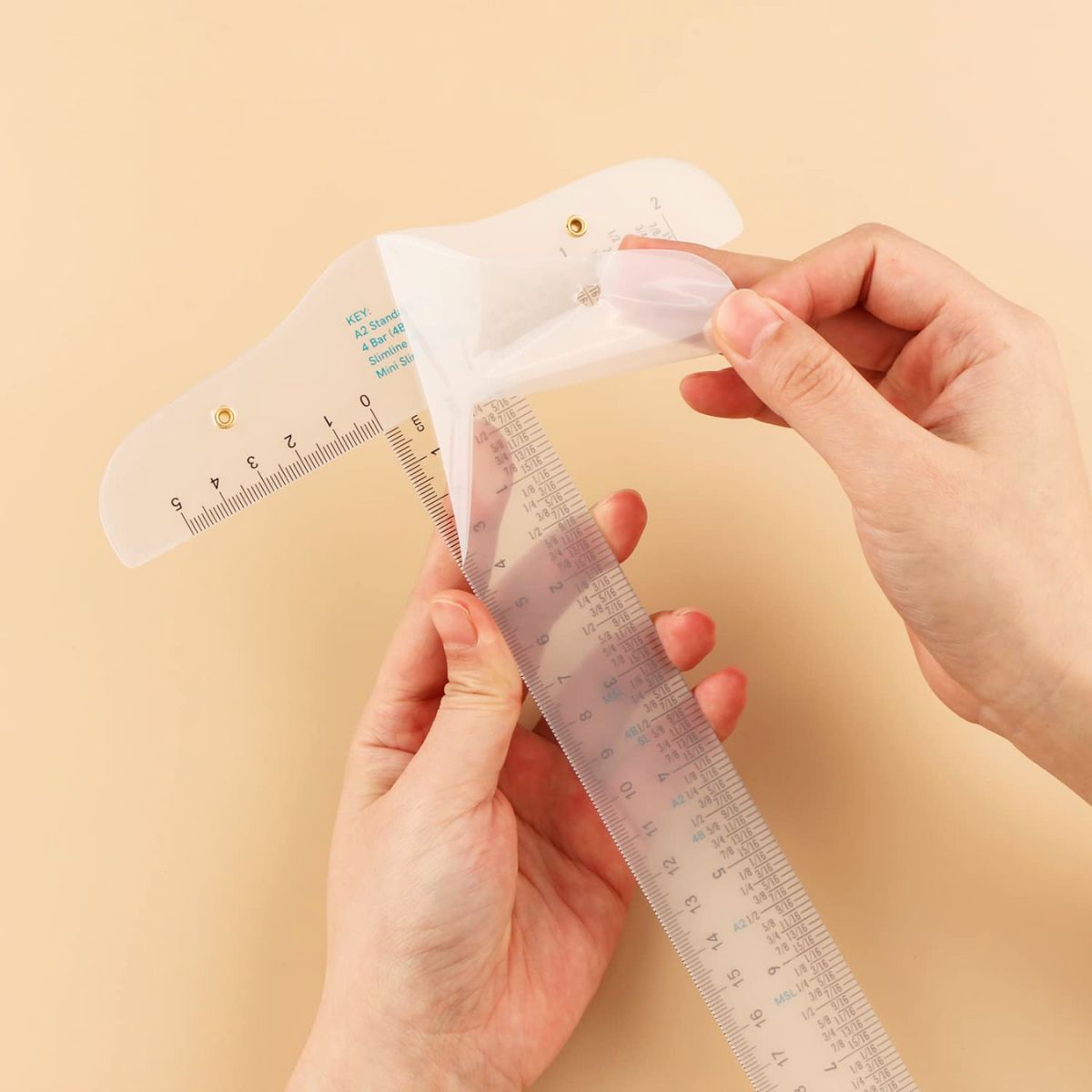 Regla "T" de Acrílico Transparente de 15 cm. Borradores y Reglas Hobbees