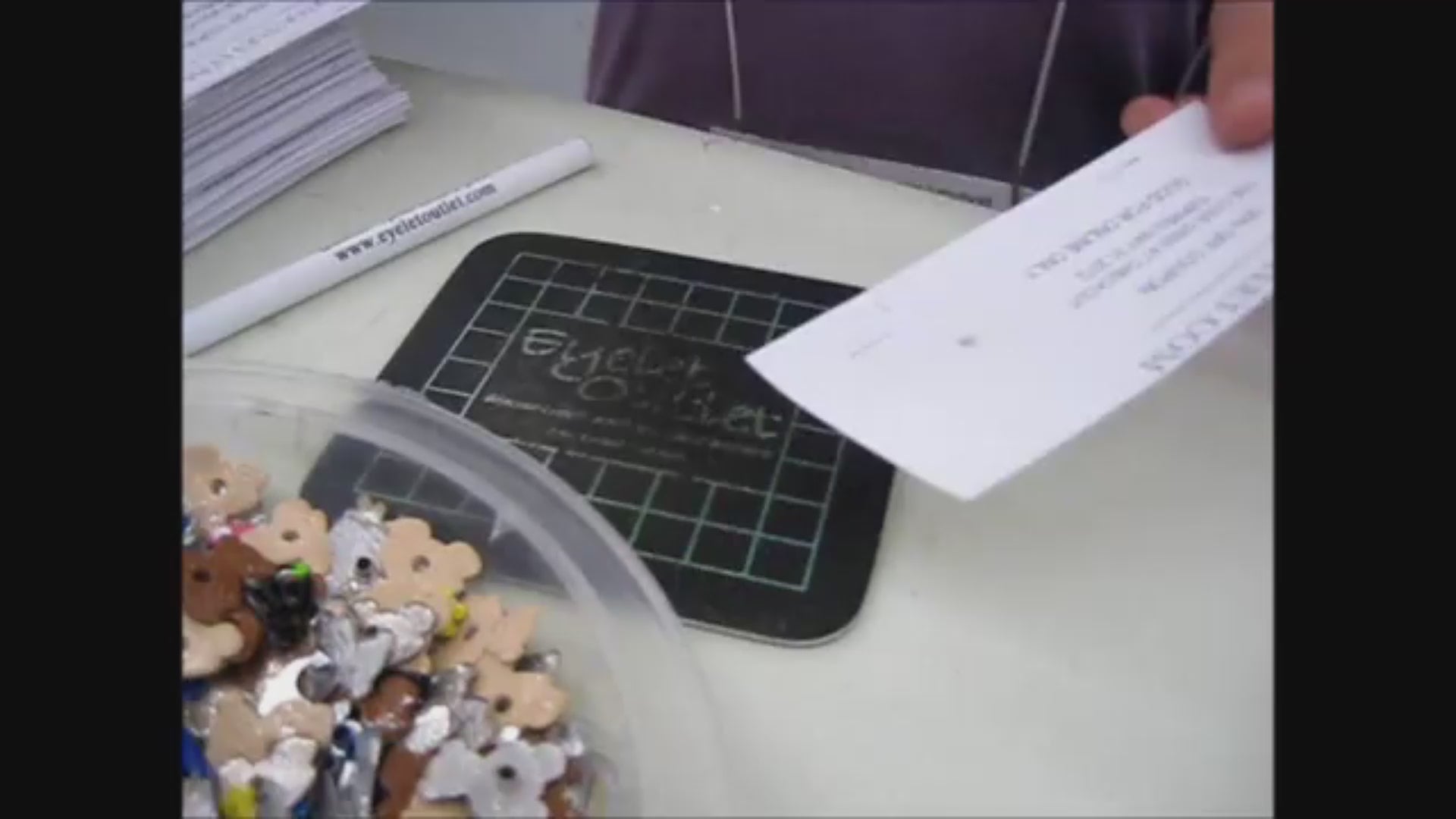 1/16" Eyelets Copper / Ojillos Pequeño Bronce 16 mm Adornos / Embellishments Eyelet Outlet