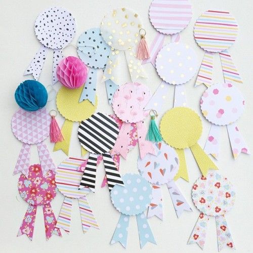 Bow and Prize Ribbon Die / Suaje de Corte de Moño y Medalla DESCONTINUADO American Crafts