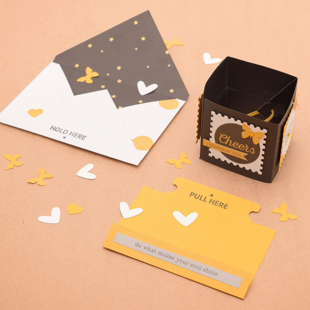 Explosion Card and Envelope Maker Board / Tabla Para Hacer Tarjetas Explosivas y Sobres Herramientas We R Memory Keepers