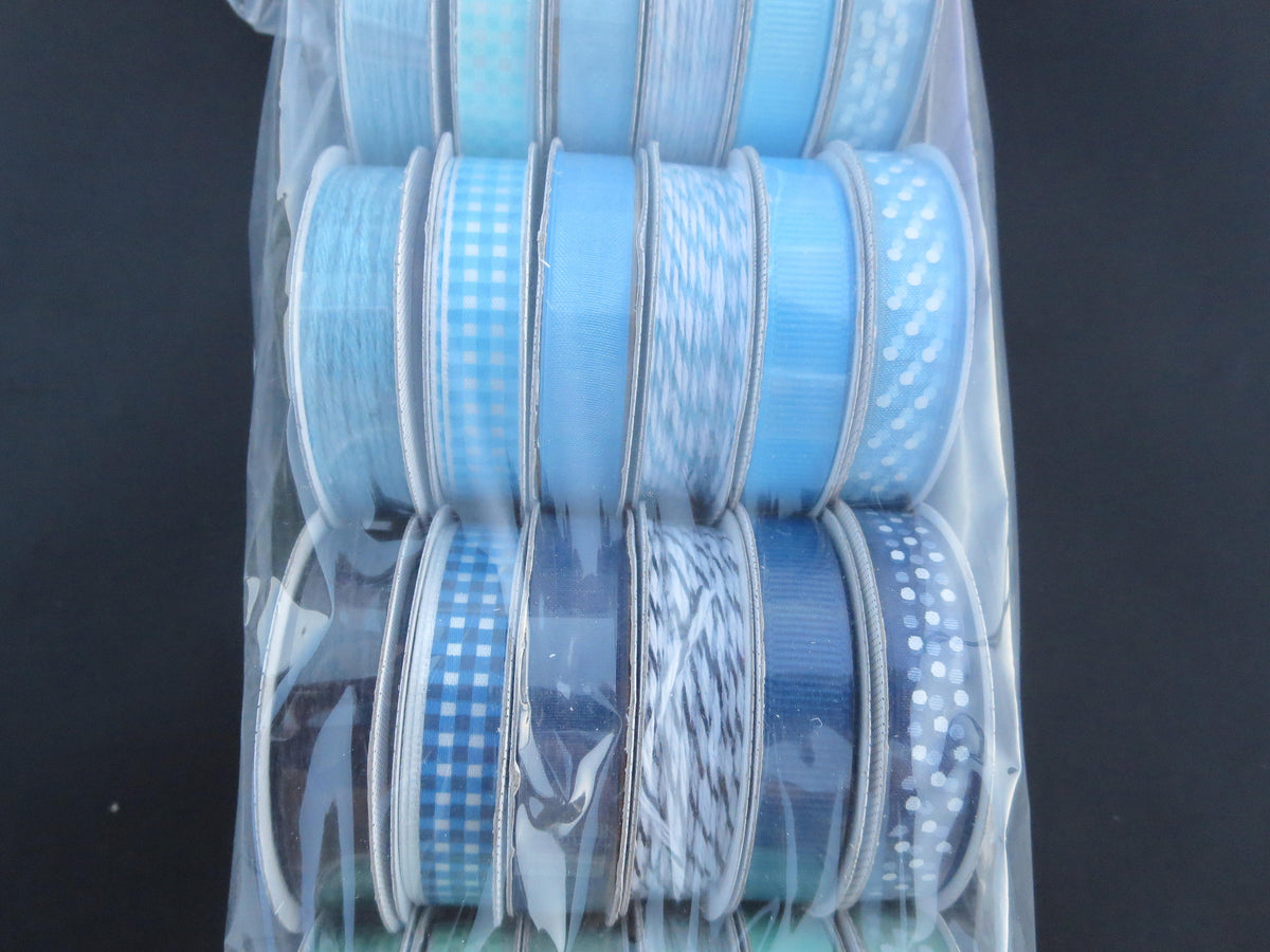 Premium Ribbon Value Pack Boy Grosgrain /  24 Carretes de Hilo y Listones Surtidos en Gama de Azules Descontinuado American Crafts