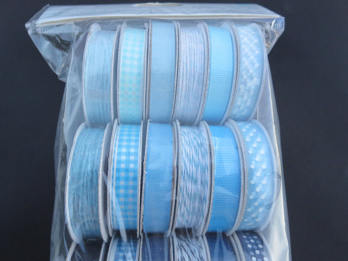 Premium Ribbon Value Pack Boy Grosgrain /  24 Carretes de Hilo y Listones Surtidos en Gama de Azules Descontinuado American Crafts